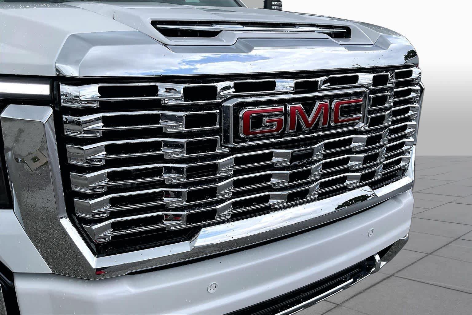 Used 2024 GMC Sierra 2500 Denali w/ Technology Package AWD/4WD image 30