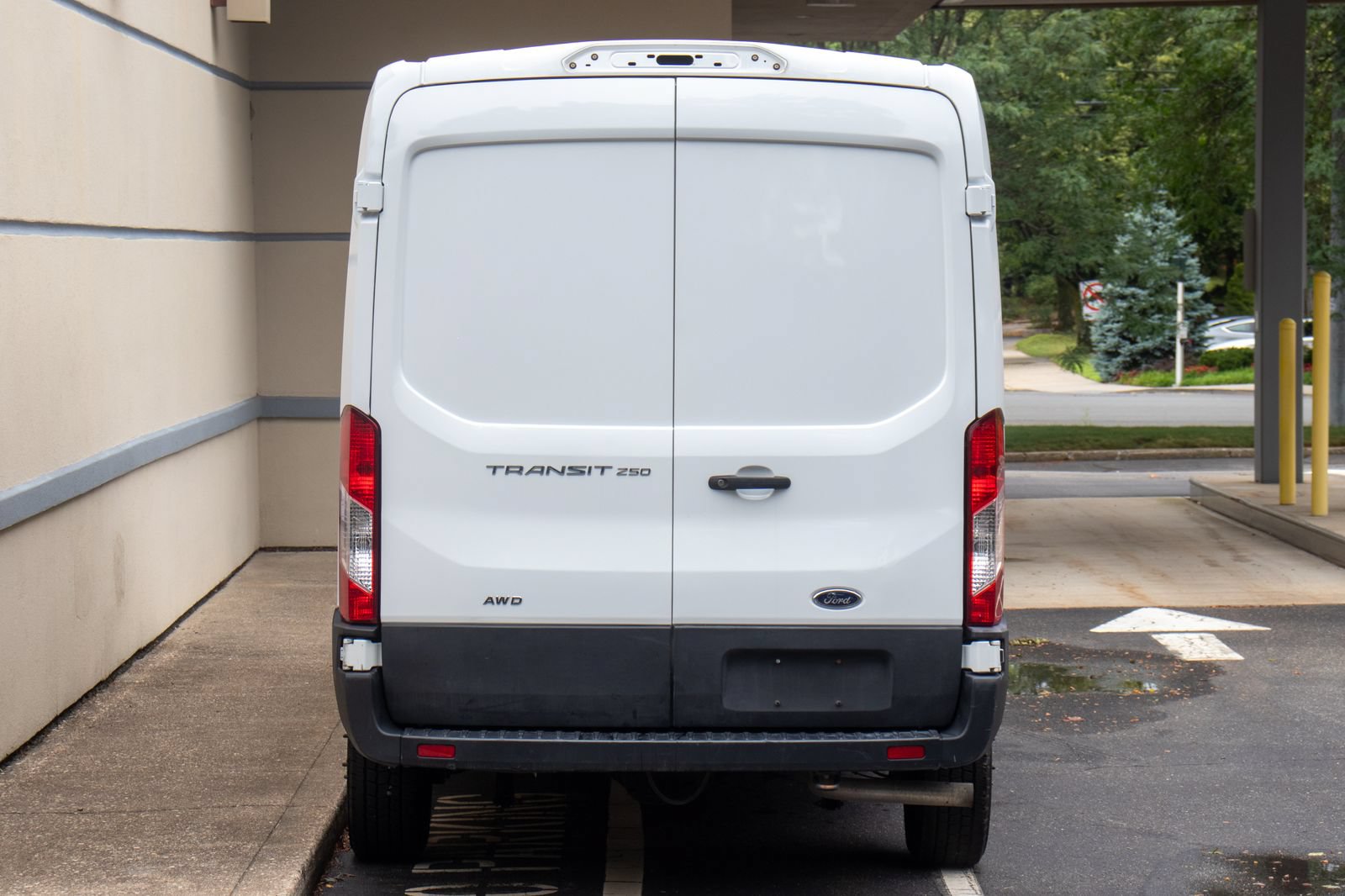 Used 2023 Ford Transit 250 Medium Roof AWD image 5