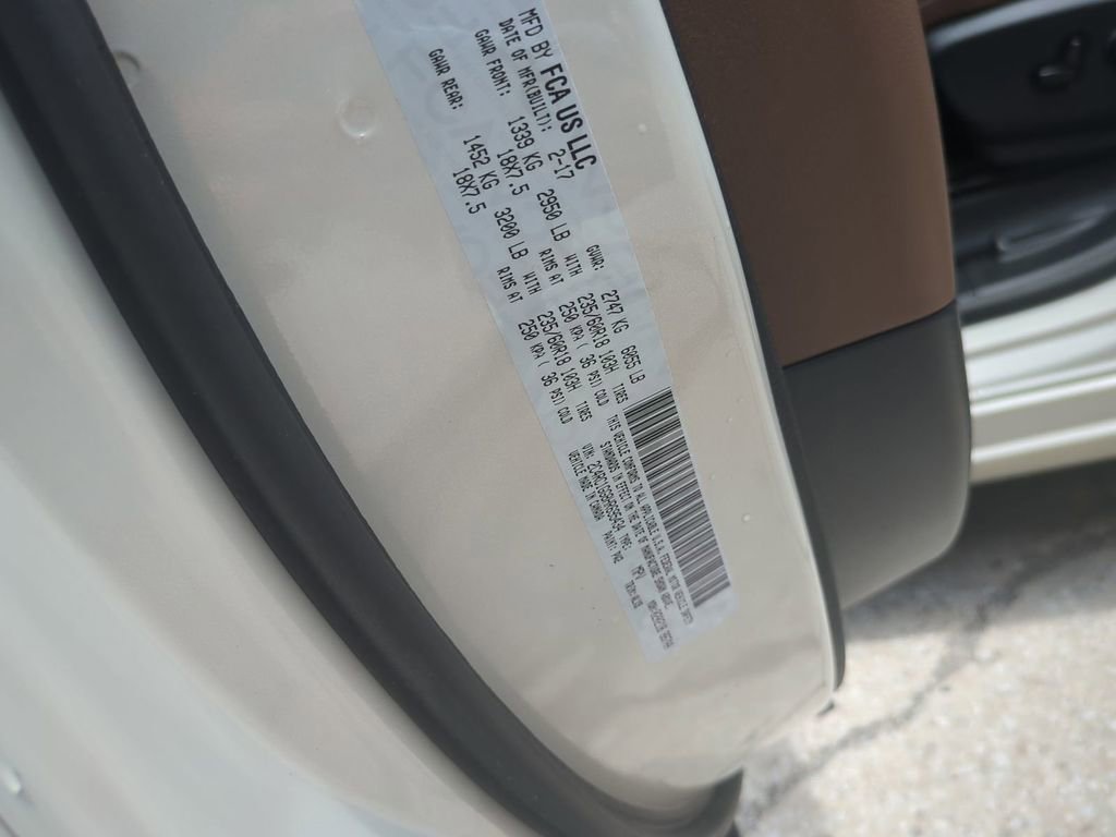 Used 2017 Chrysler Pacifica Limited FWD image 40