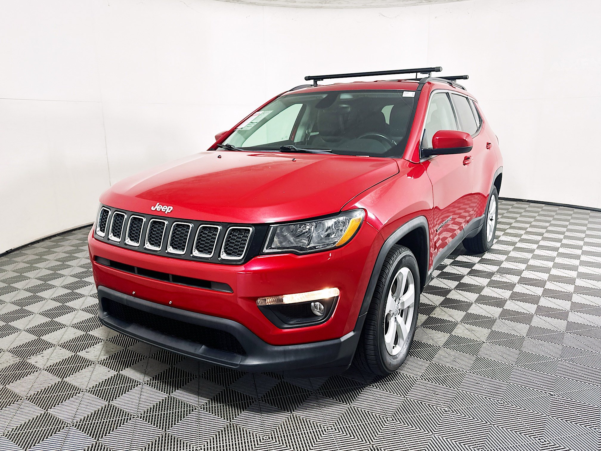Used 2018 Jeep Compass Latitude FWD image 7