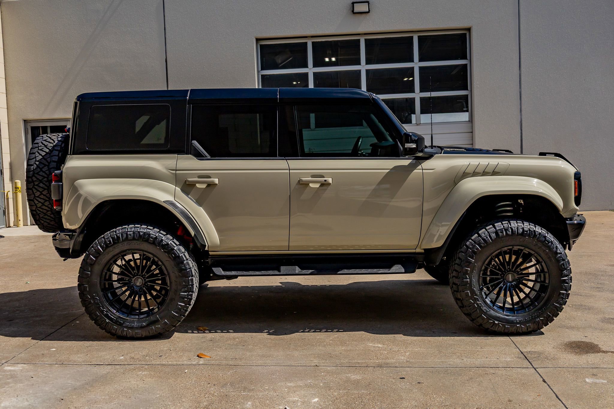 Used 2025 Ford Bronco Raptor AWD/4WD image 11