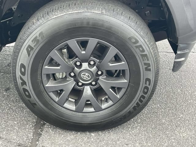Used 2023 Toyota Tacoma SR5 w/ SR5 Appearance Package RWD image 2