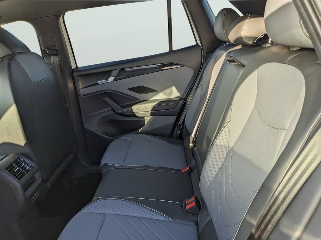 New 2026 Volkswagen Tiguan SE R-Line FWD image 16
