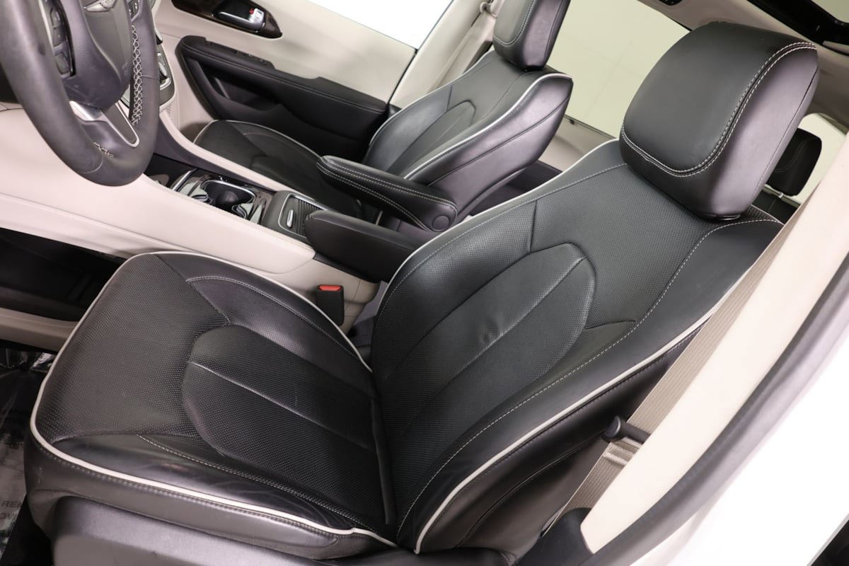 Used 2024 Chrysler Pacifica Limited FWD image 10