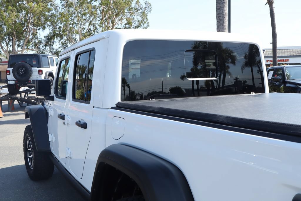 Used 2025 Jeep Gladiator Rubicon w/ Convenience Group AWD/4WD image 16