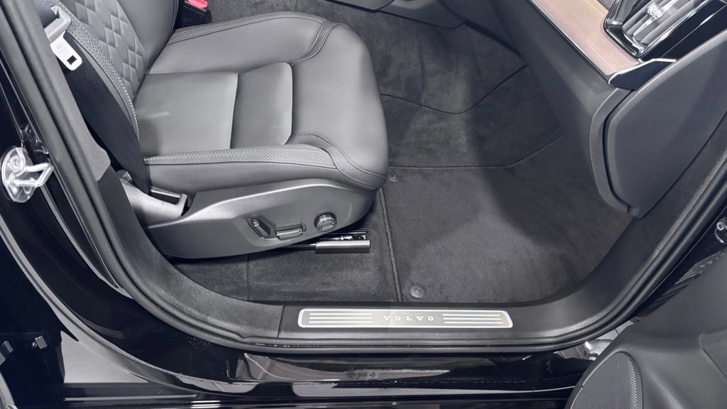 Certified 2026 Volvo XC90 B6 Plus AWD/4WD image 18