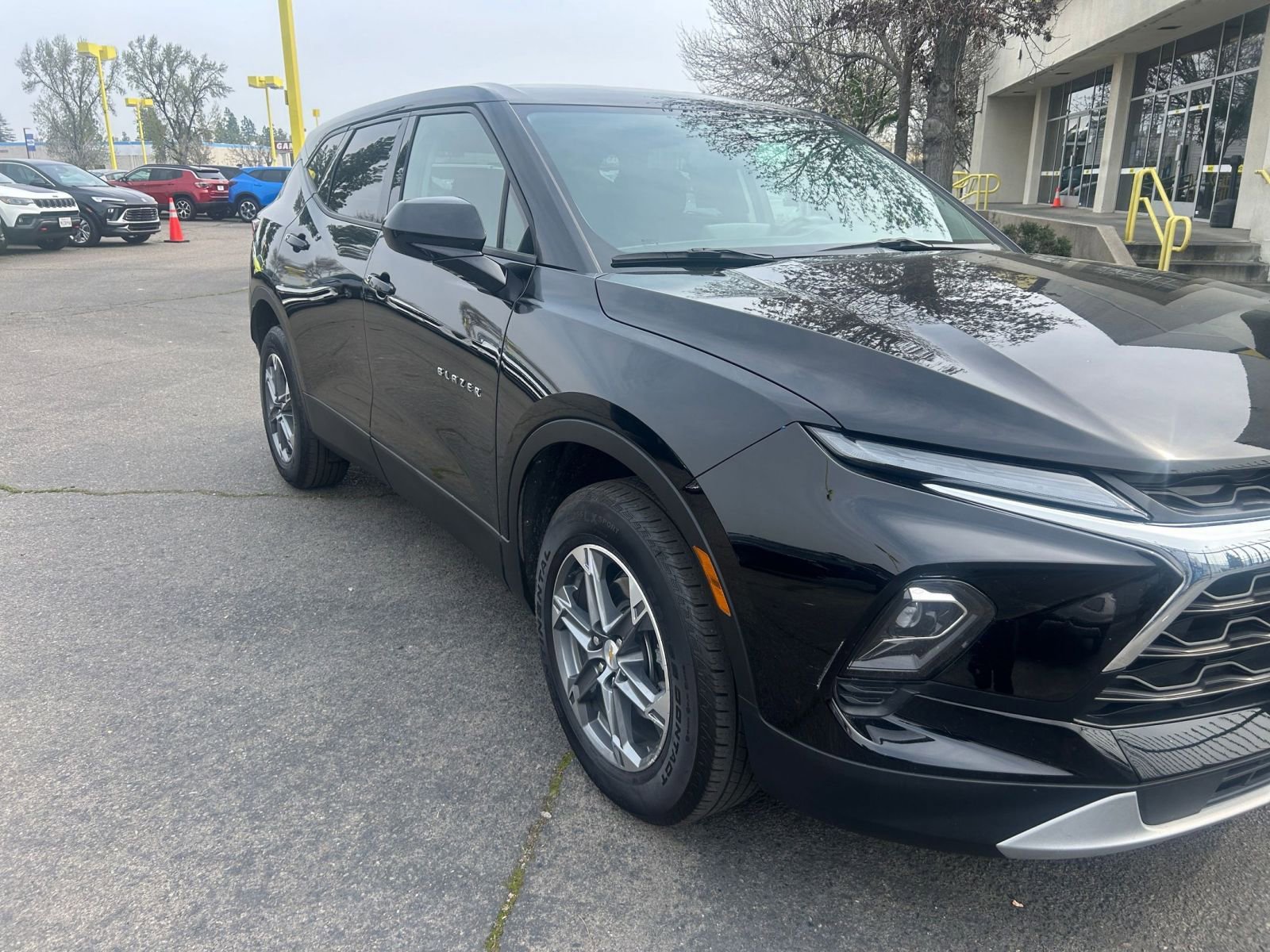 Used 2025 Chevrolet Blazer LT image 3