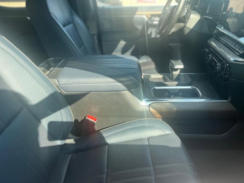 Used 2023 Chevrolet Silverado 1500 High Country image 3