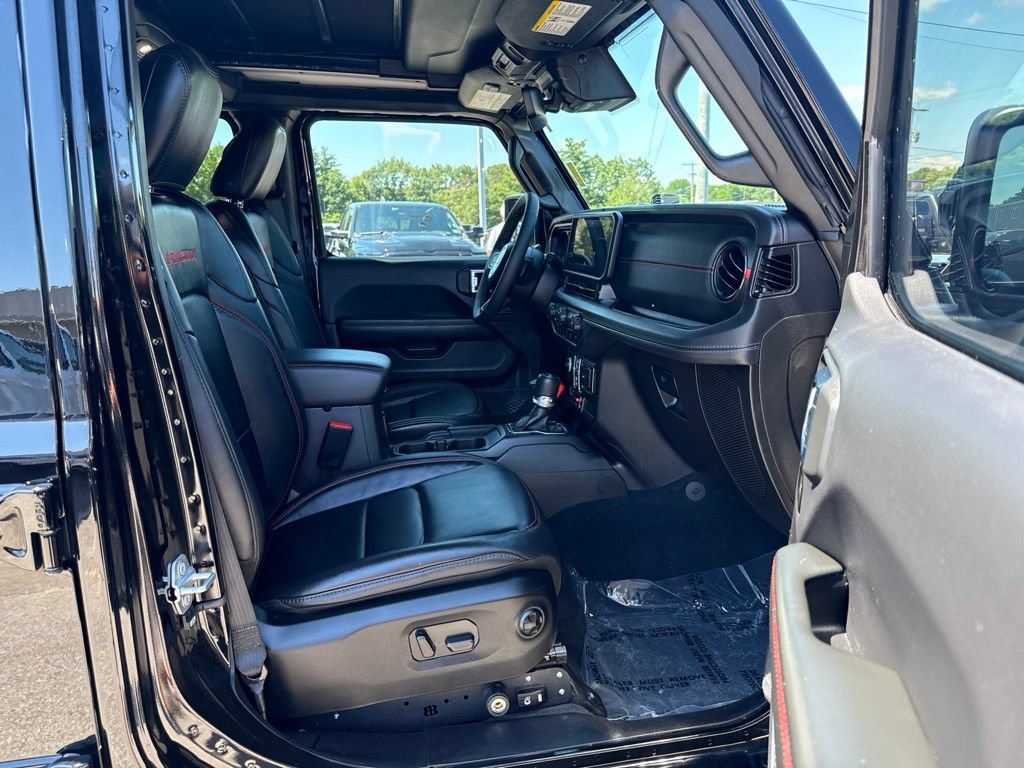 Used 2025 Jeep Wrangler Unlimited Rubicon AWD/4WD image 32