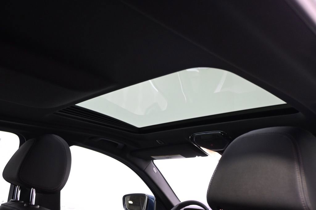 Used 2023 BMW 540i w/ Convenience Package image 18