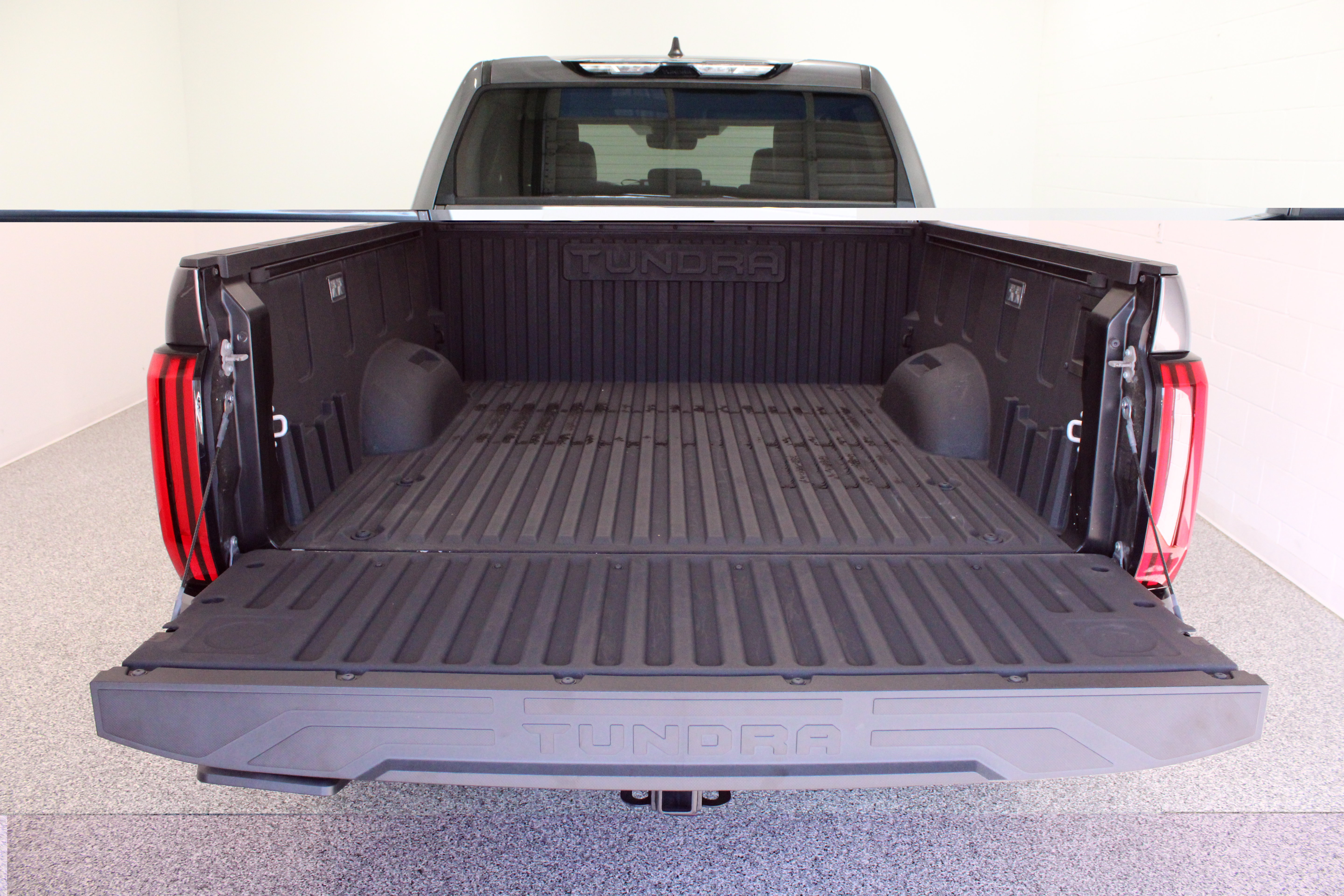 Used 2024 Toyota Tundra Limited w/ Power Package AWD/4WD image 9