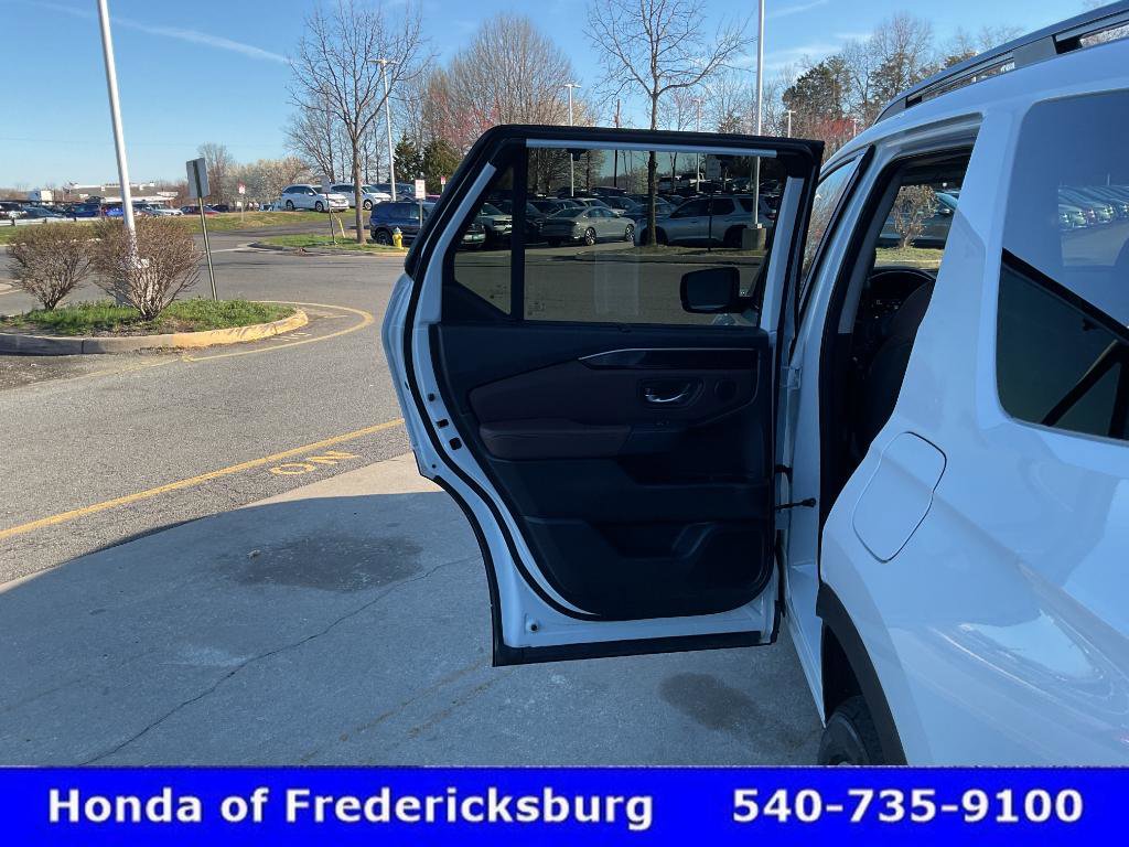 Certified 2025 Honda Pilot Elite image 8