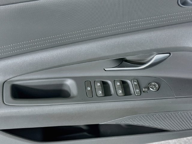 Used 2024 Hyundai Elantra SEL FWD image 18