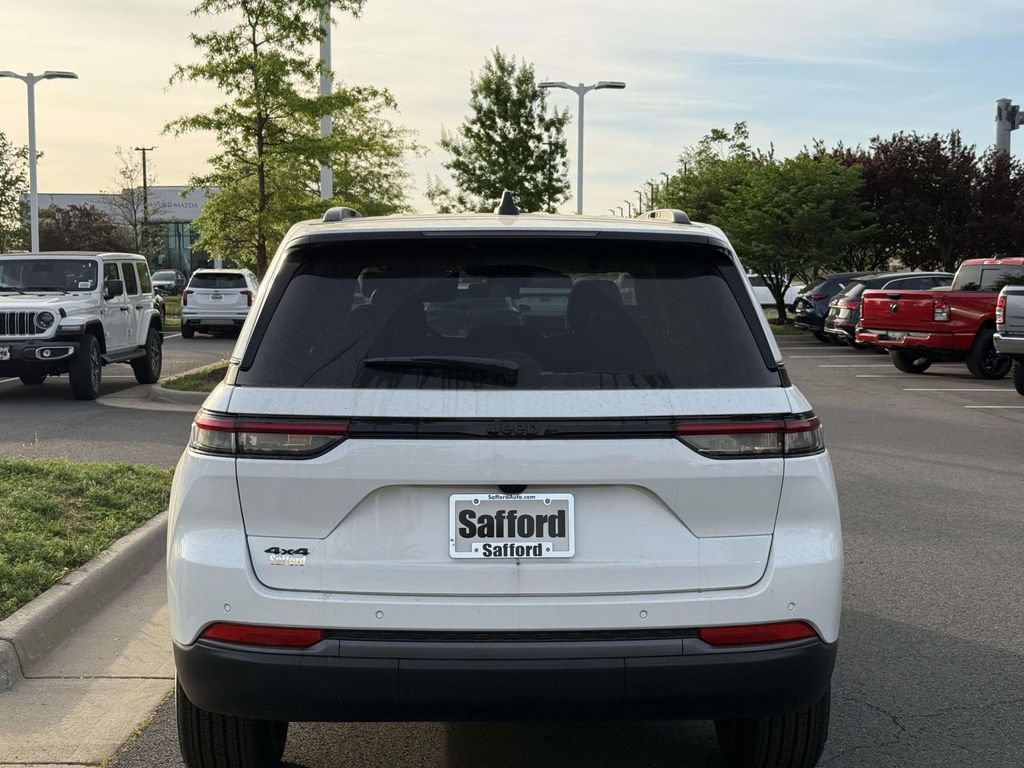 New 2026 Jeep Grand Cherokee Altitude AWD/4WD image 11