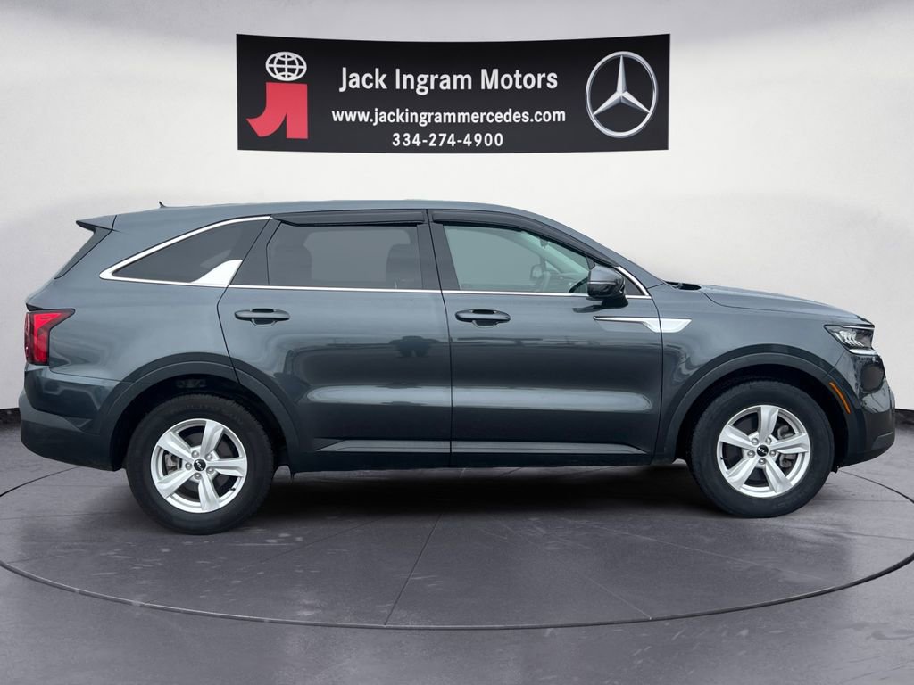 Used 2023 Kia Sorento LX image 6