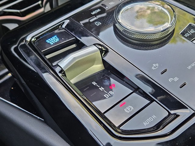 Used 2025 BMW i5 eDrive40i w/ Premium Package image 13