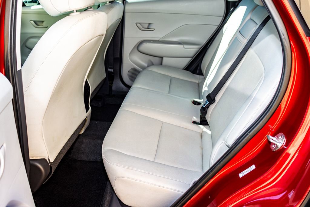 Used 2024 Hyundai Kona SE image 27