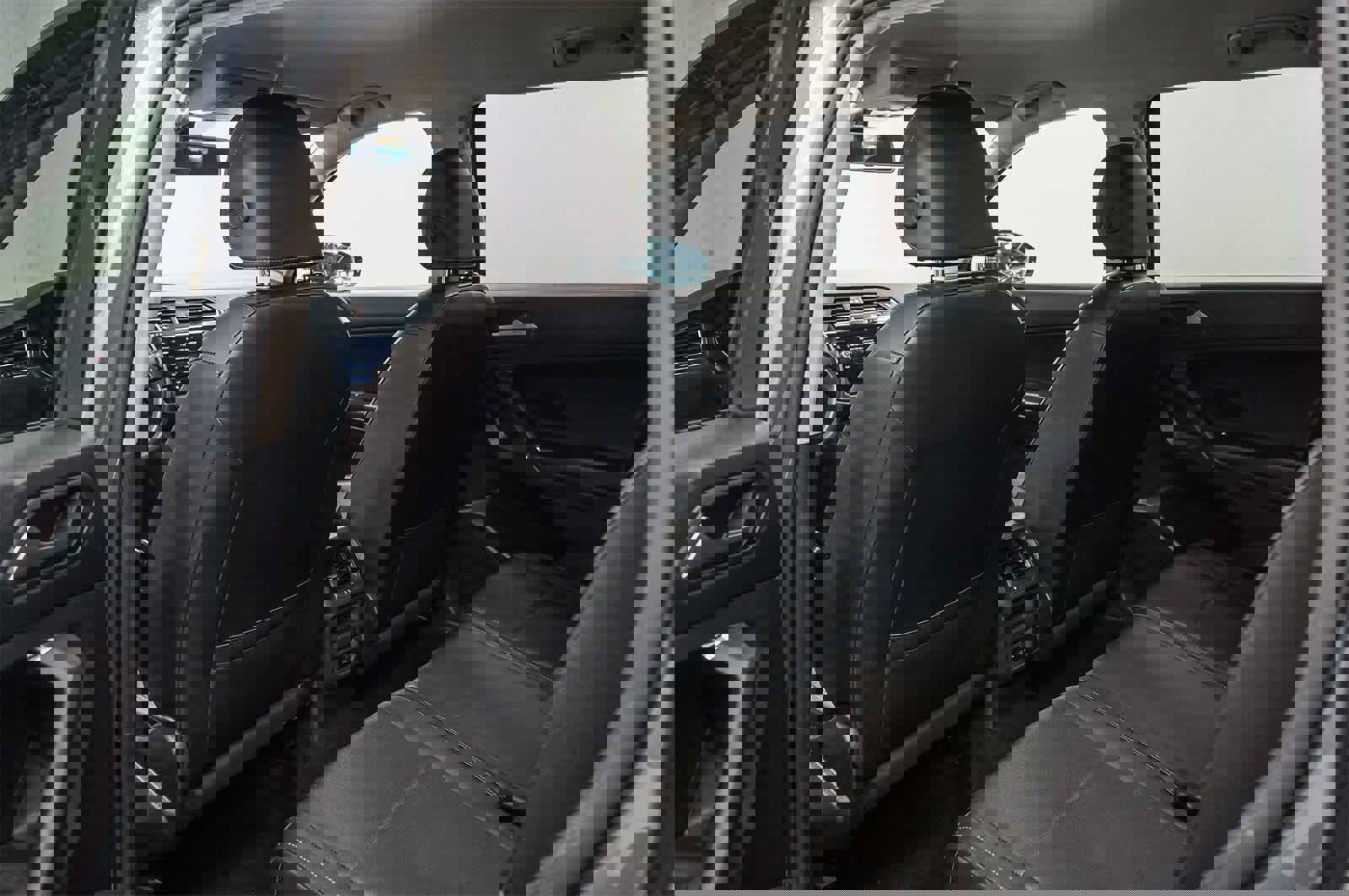 Used 2020 Volkswagen Tiguan SE image 18