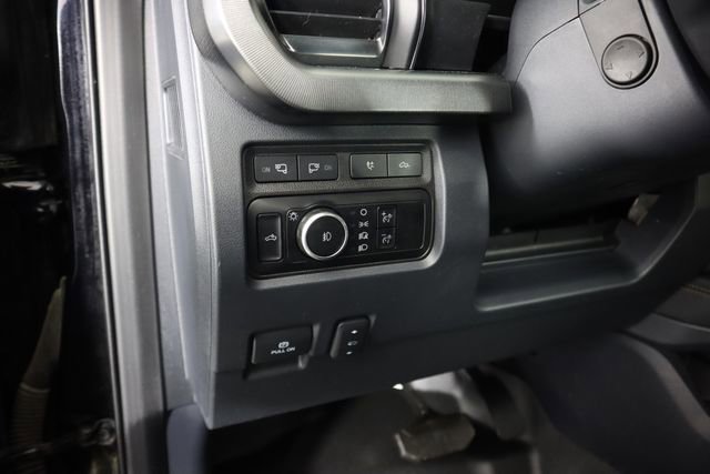 Used 2023 Ford F350 Platinum w/ Tremor Off-Road Package AWD/4WD image 49