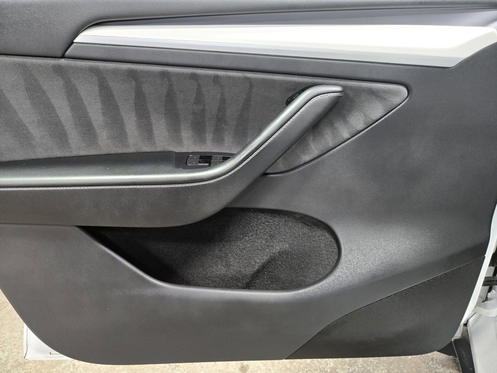 Used 2023 Tesla Model Y Long Range image 8