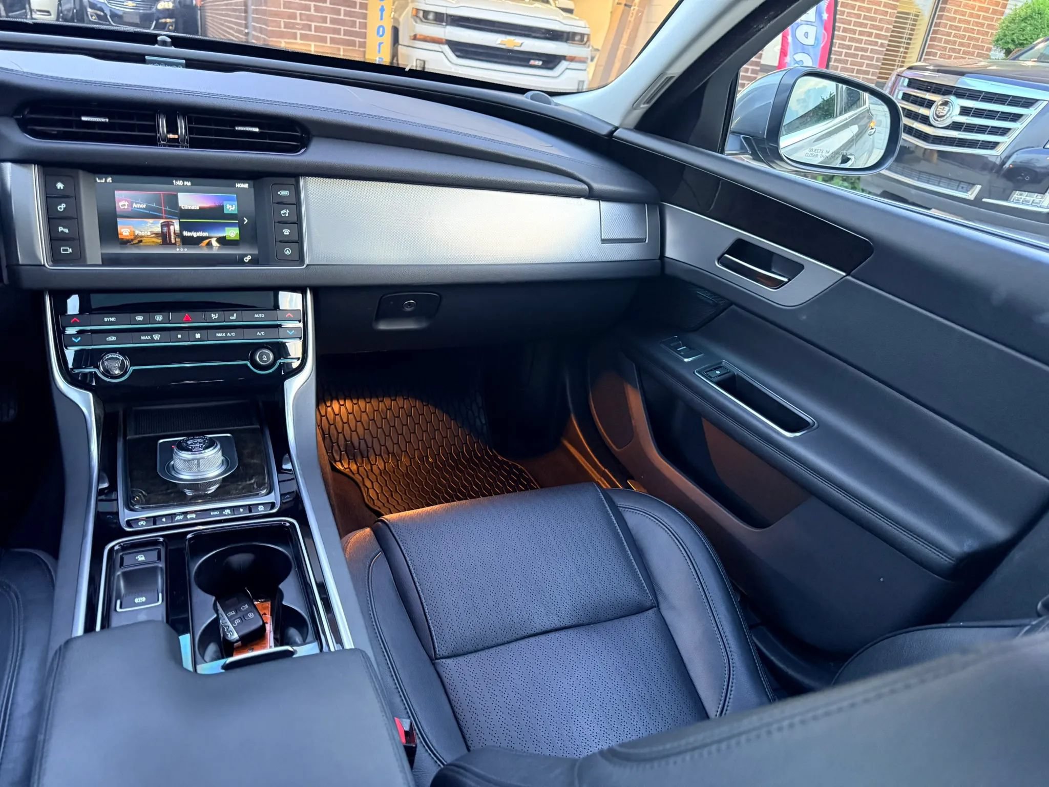 Used 2016 Jaguar XF Prestige AWD/4WD image 9