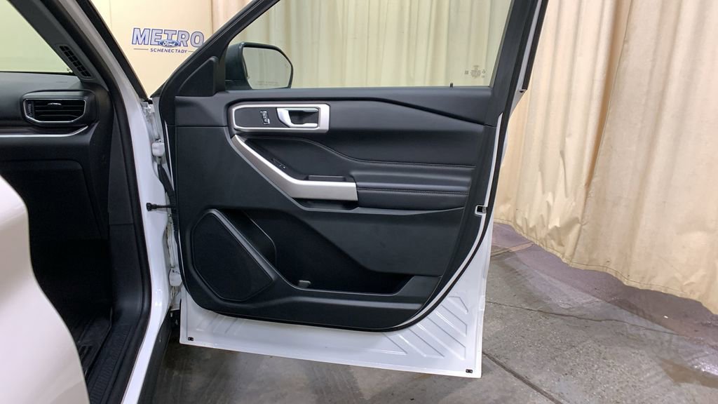 Used 2023 Ford Explorer XLT w/ Equipment Group 202A image 10