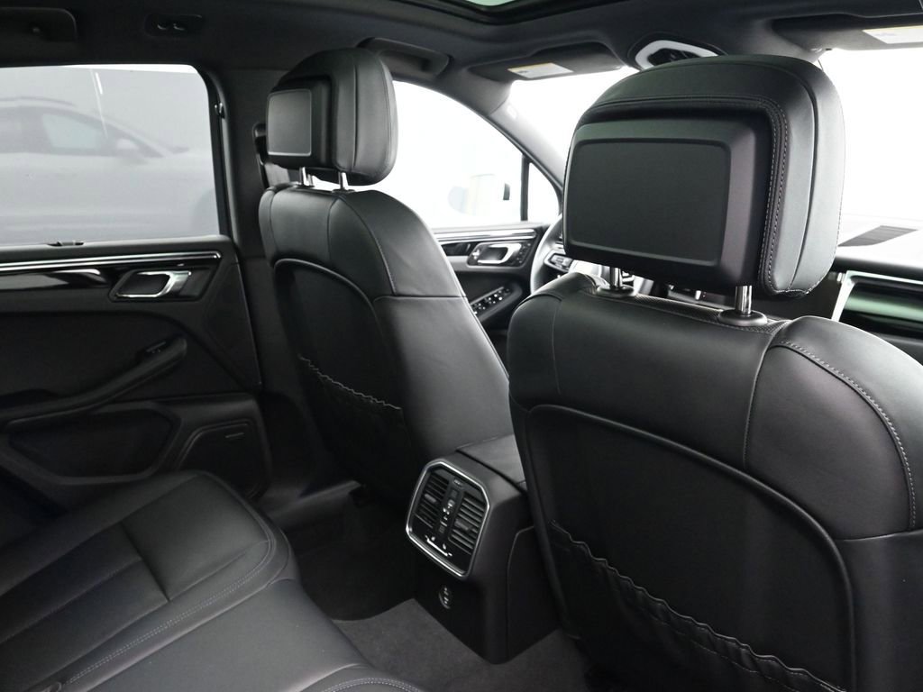 New 2025 Porsche Macan image 7