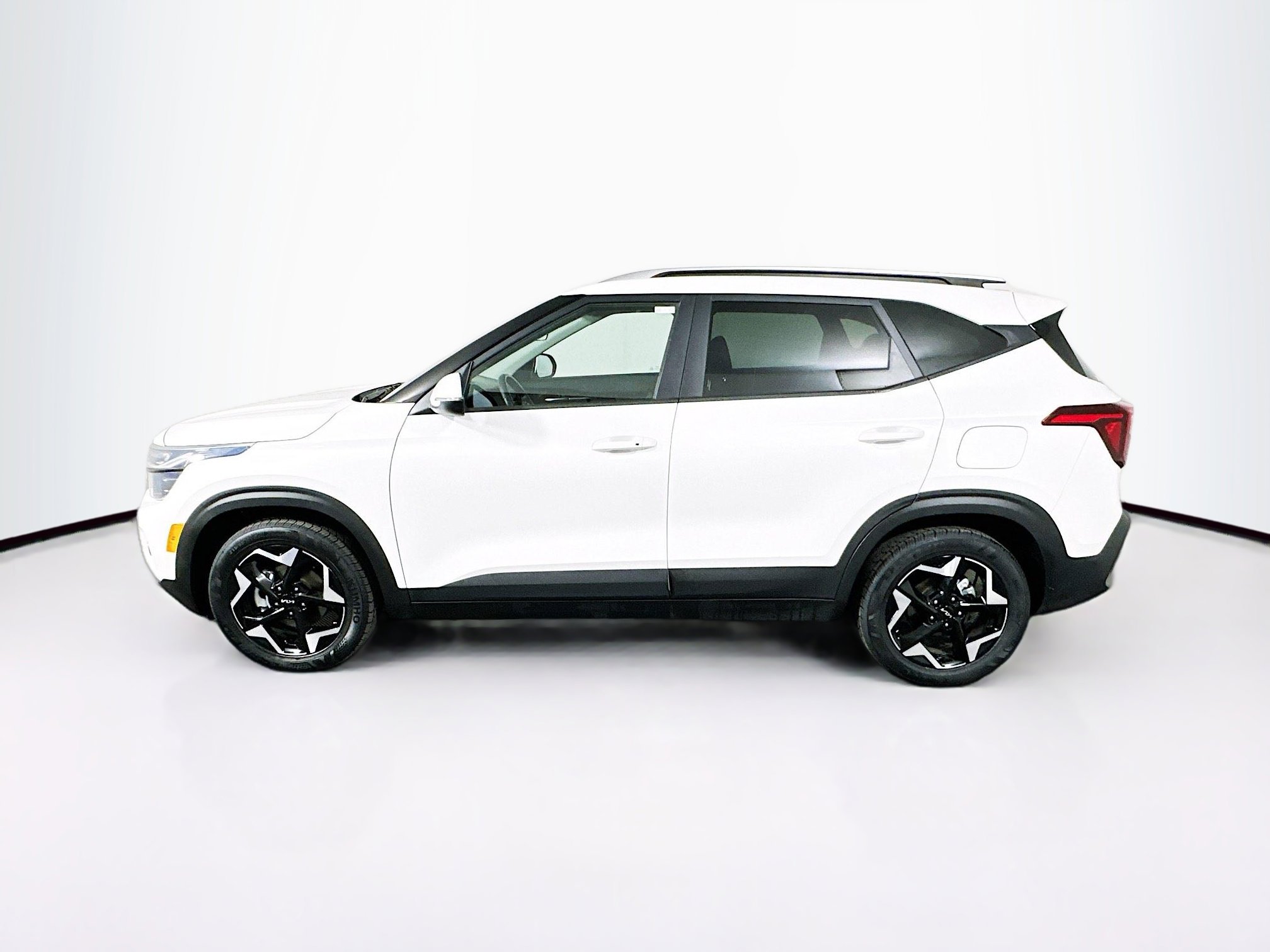 Used 2025 Kia Seltos S image 4