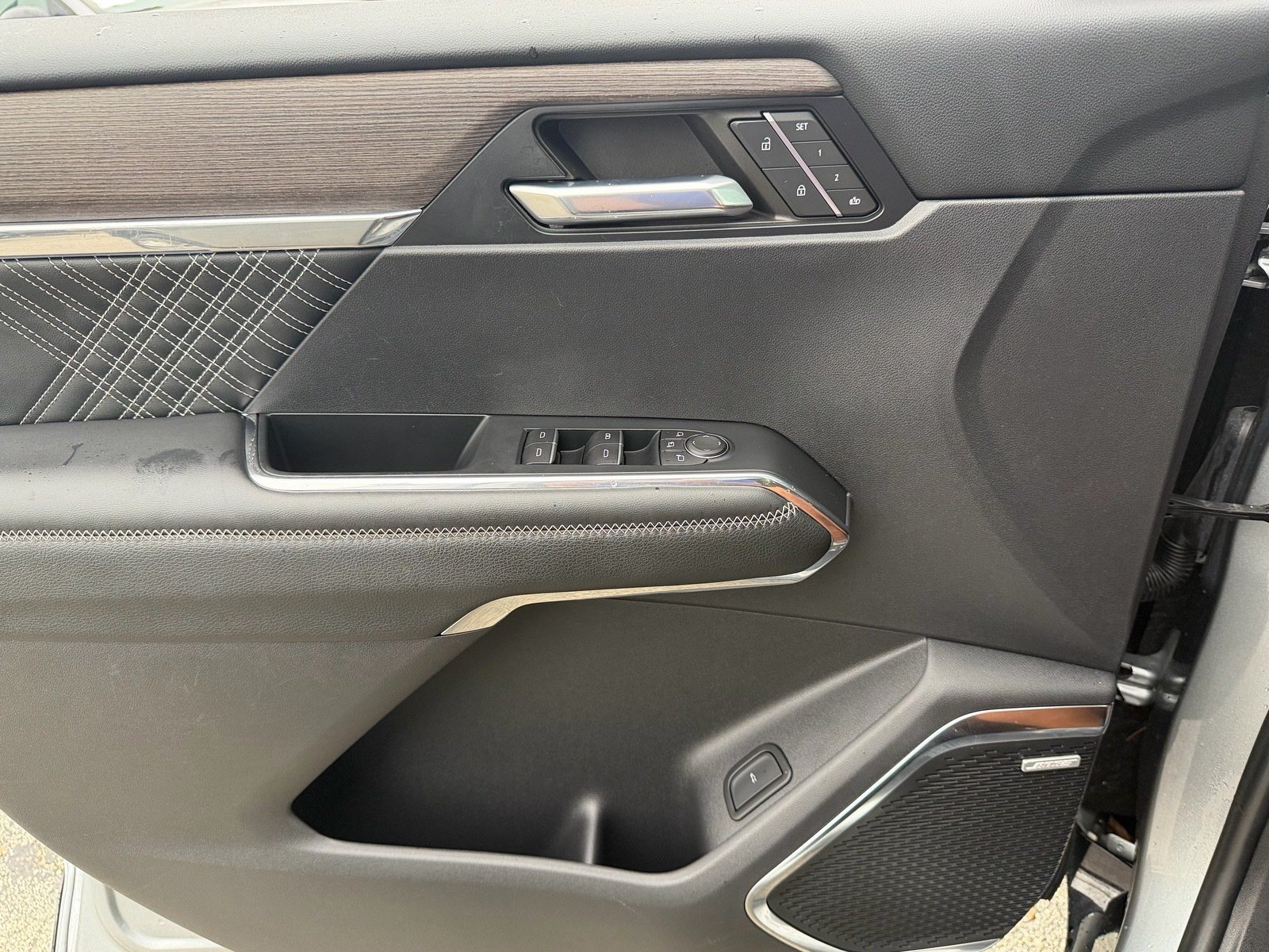 Used 2024 GMC Acadia Denali FWD image 39