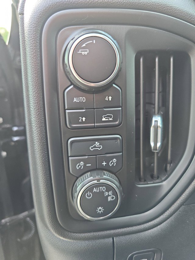 Used 2020 Chevrolet Silverado 1500 Custom w/ Custom Value Package image 22