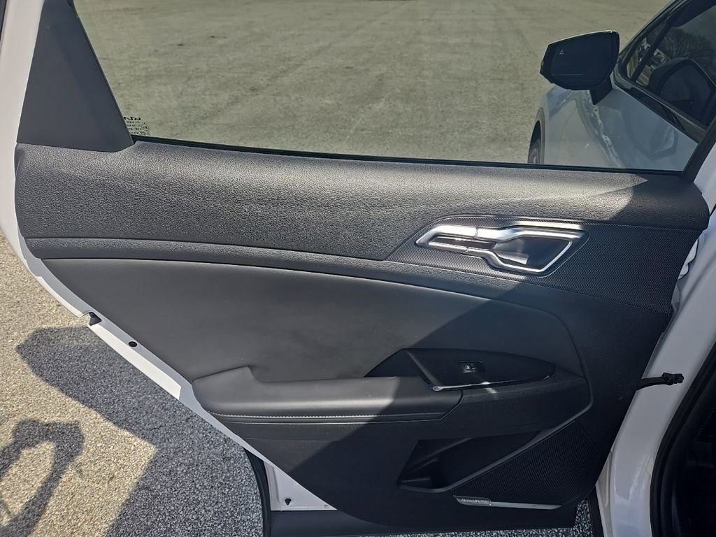 Used 2025 Kia Sportage SX image 19