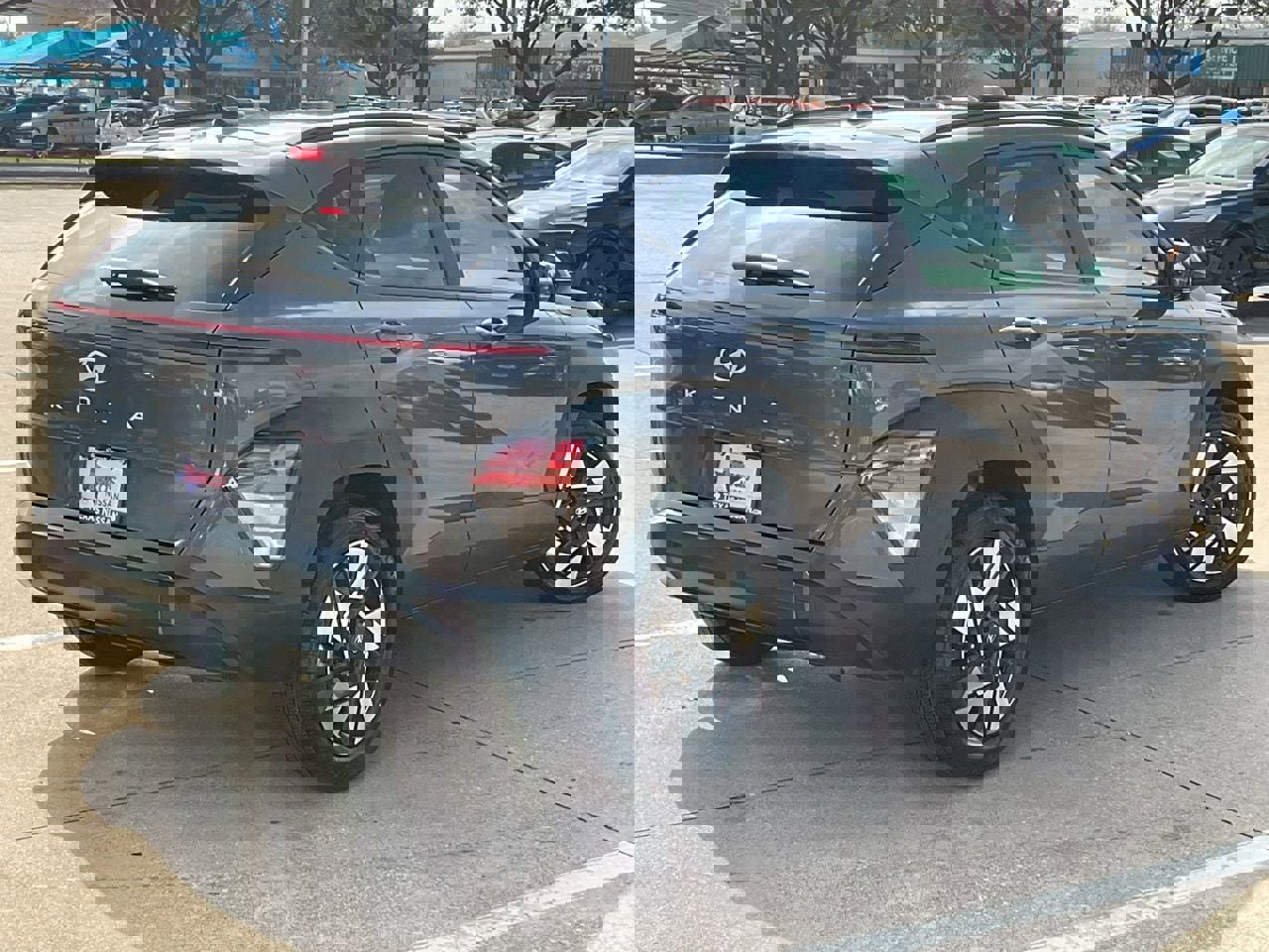 Used 2025 Hyundai Kona SEL image 6