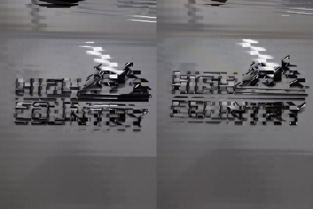 Used 2022 Chevrolet Silverado 2500 High Country w/ Safety Package II image 11