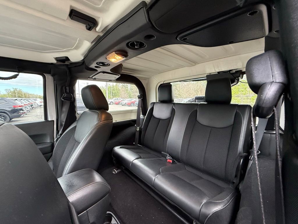 Used 2017 Jeep Wrangler Sahara image 16