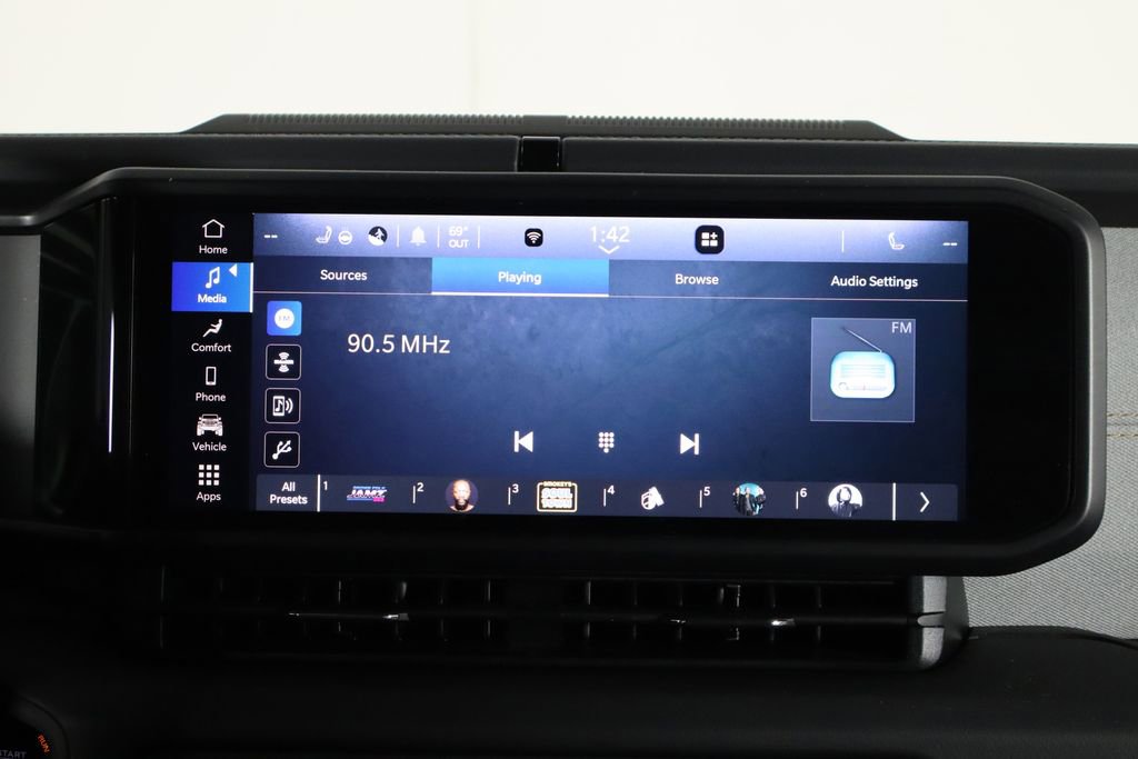 Used 2025 Jeep Wrangler Unlimited Sahara image 27