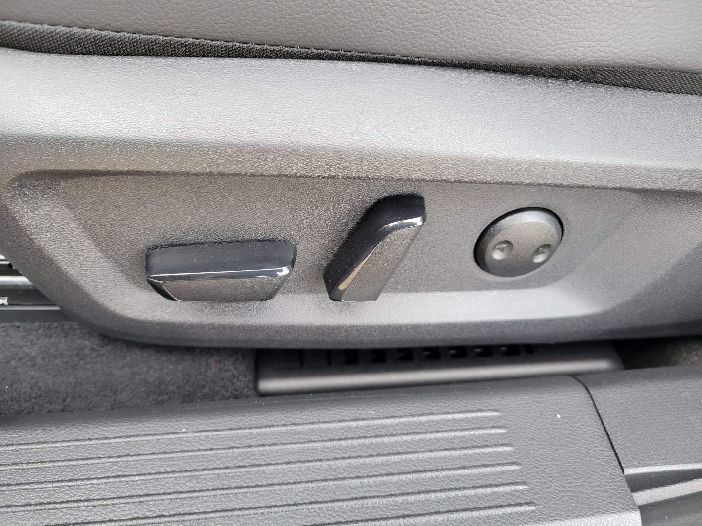 Certified 2025 Nissan Rogue SL AWD/4WD image 21