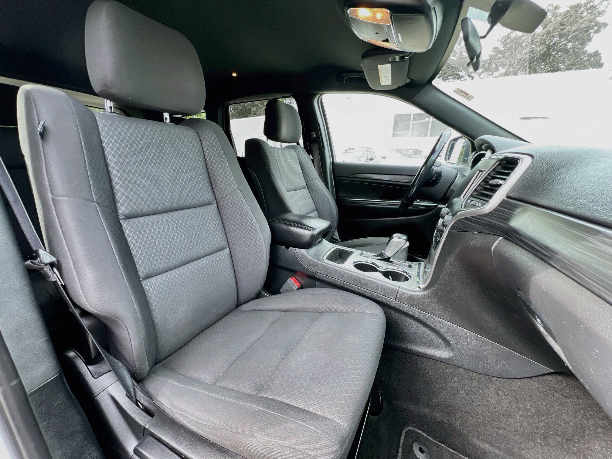Used 2019 Jeep Grand Cherokee Laredo AWD/4WD image 23