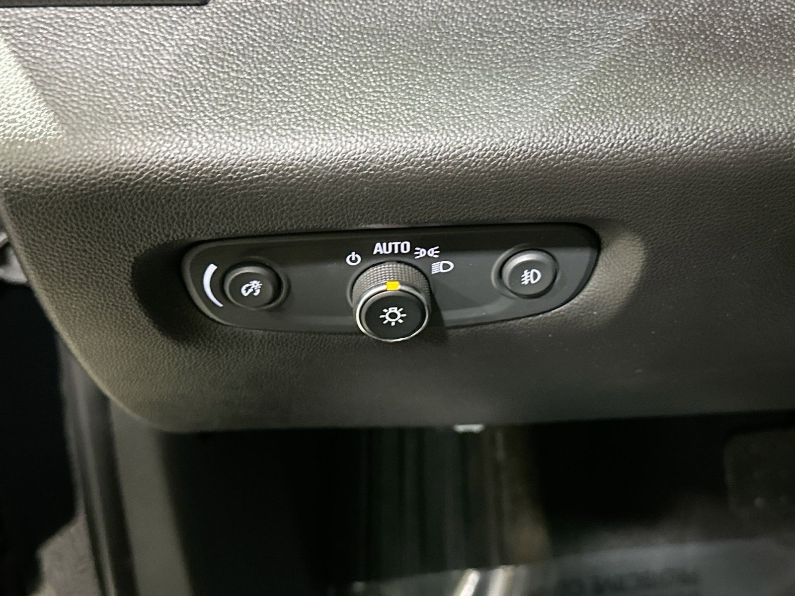 Used 2021 Chevrolet Traverse Premier w/ Redline Edition image 17