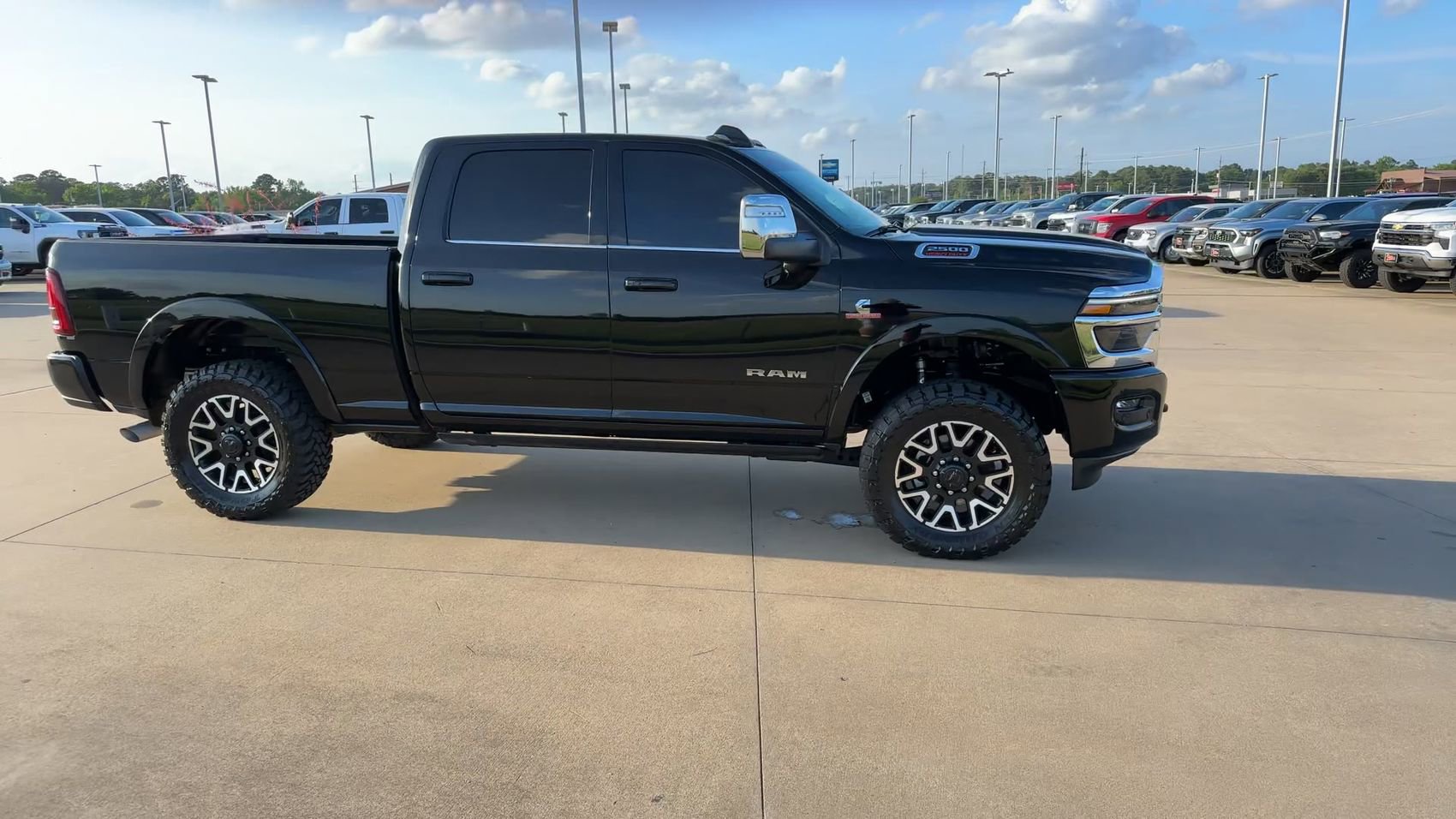 Used 2025 RAM 2500 Limited AWD/4WD image 8