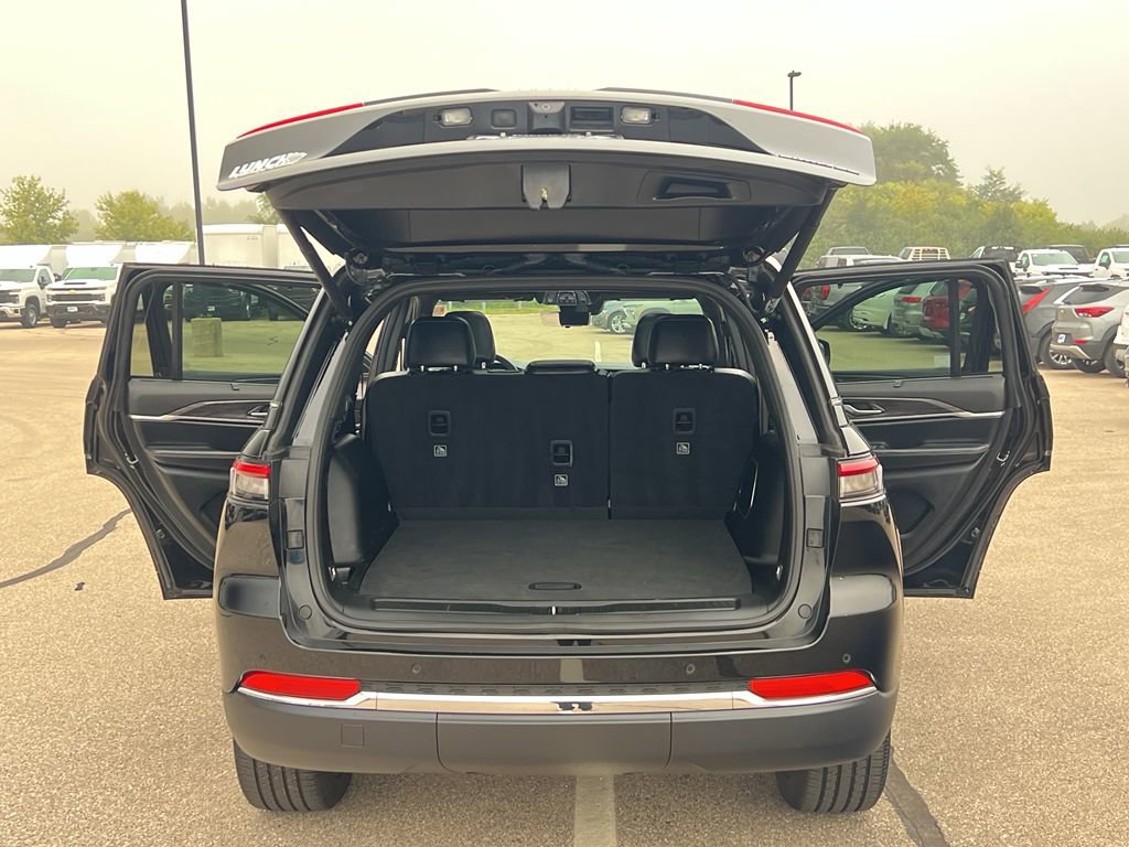 Used 2024 Jeep Grand Cherokee Limited w/ Luxury Tech Group II image 40