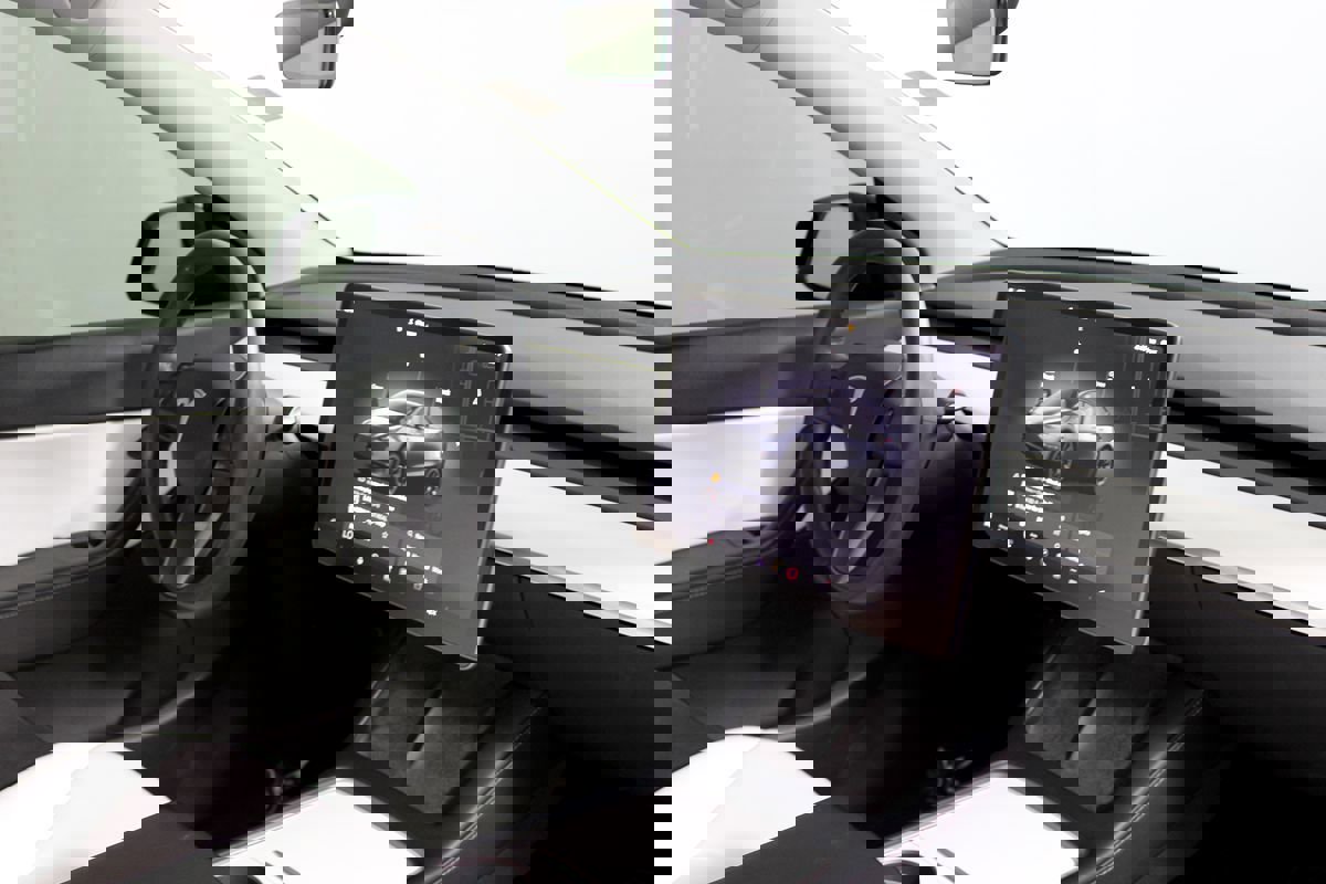 Used 2022 Tesla Model Y Long Range image 12