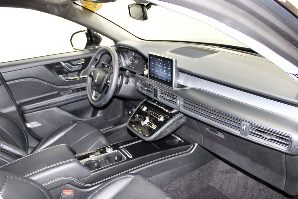 Used 2022 Lincoln Corsair Standard w/ Equipment Group 101A image 30