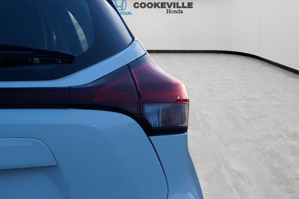 Used 2021 Nissan Kicks S FWD image 7