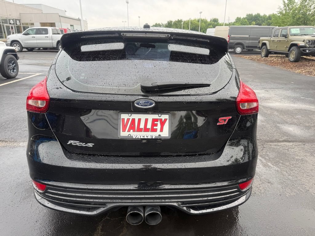 Used 2017 Ford Focus ST w/ Equipment Group 401A FWD image 4