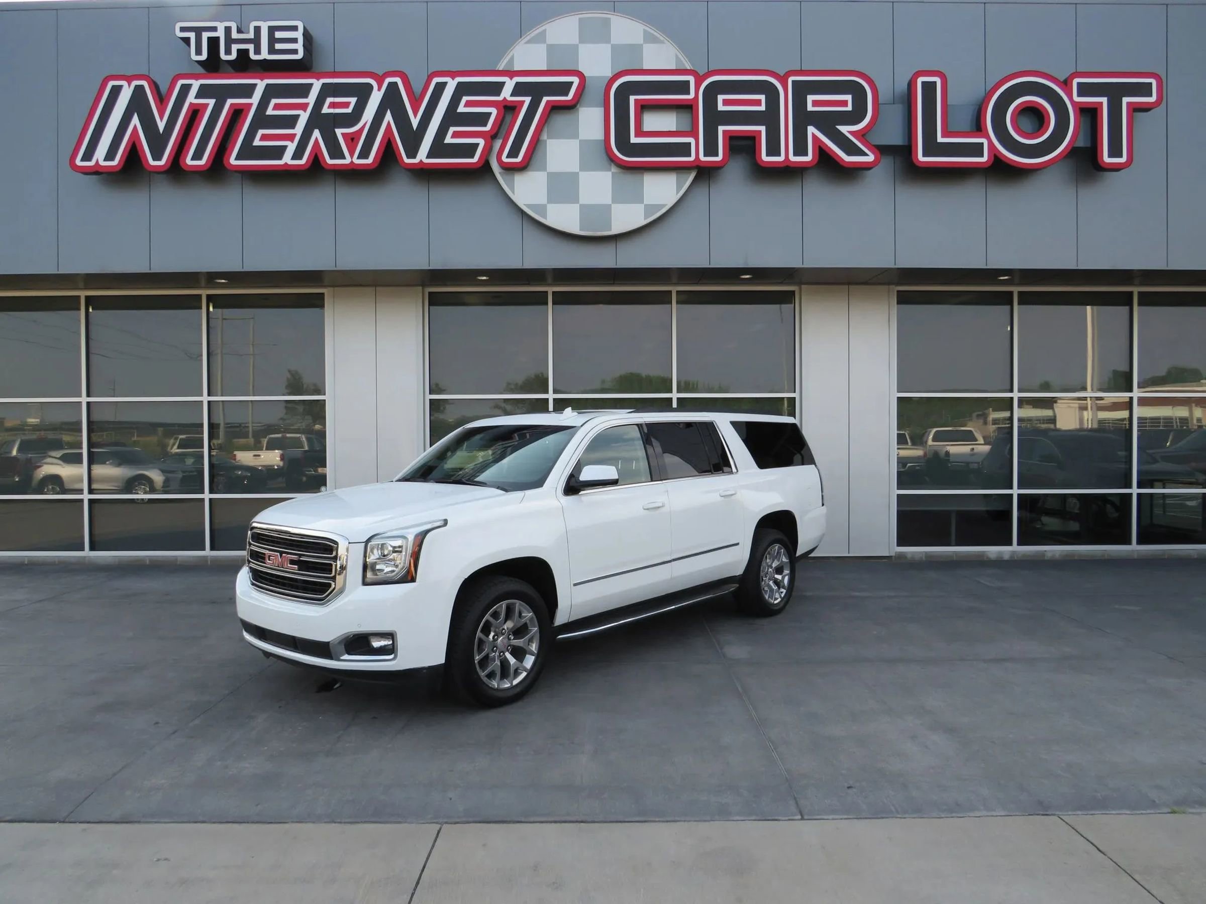Used 2019 GMC Yukon XL SLT image 1