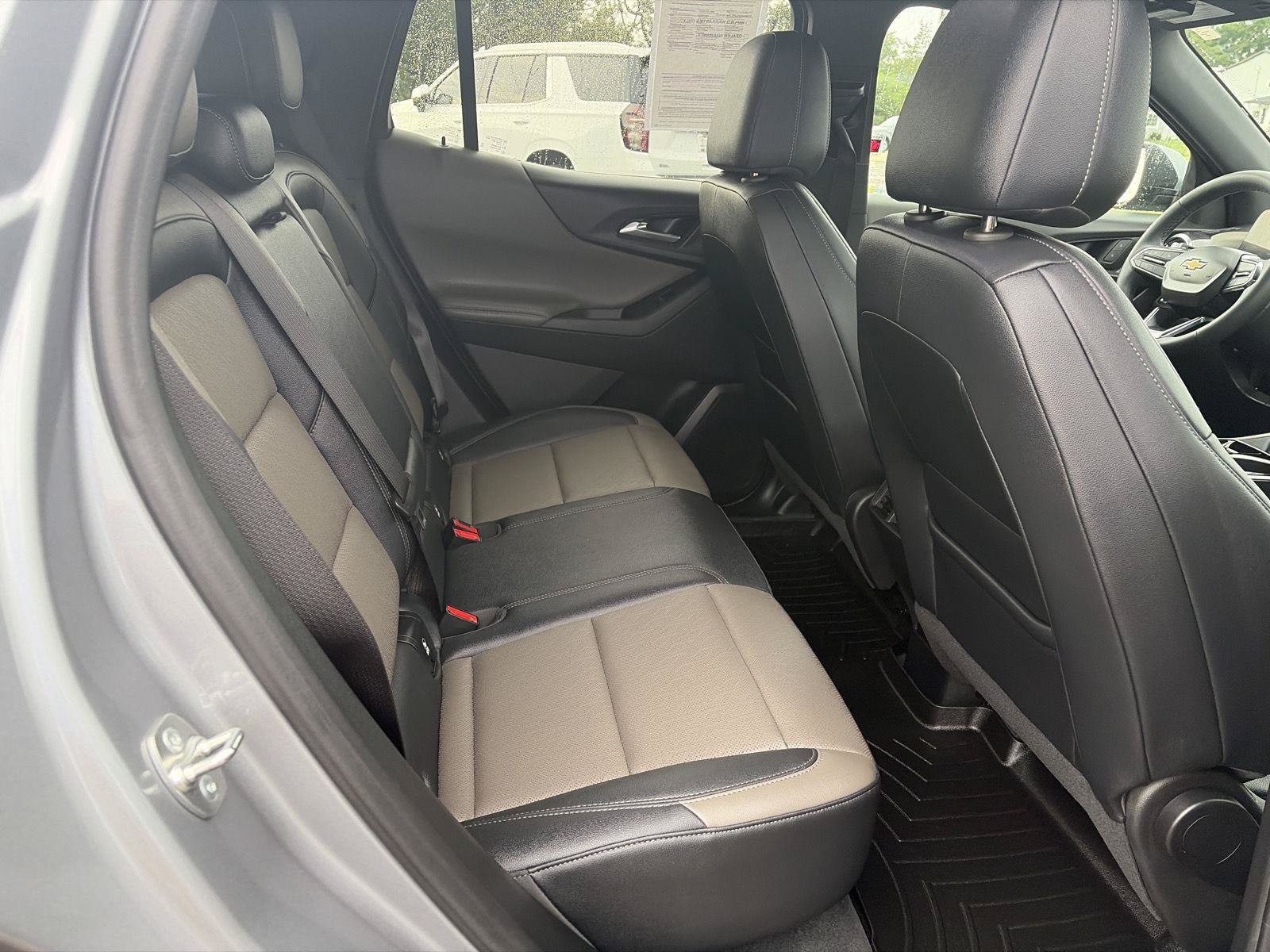 Used 2025 Chevrolet Equinox LT w/ Convenience Package II FWD image 12
