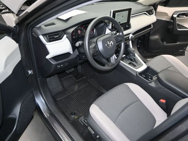 Used 2025 Toyota RAV4 XLE image 6