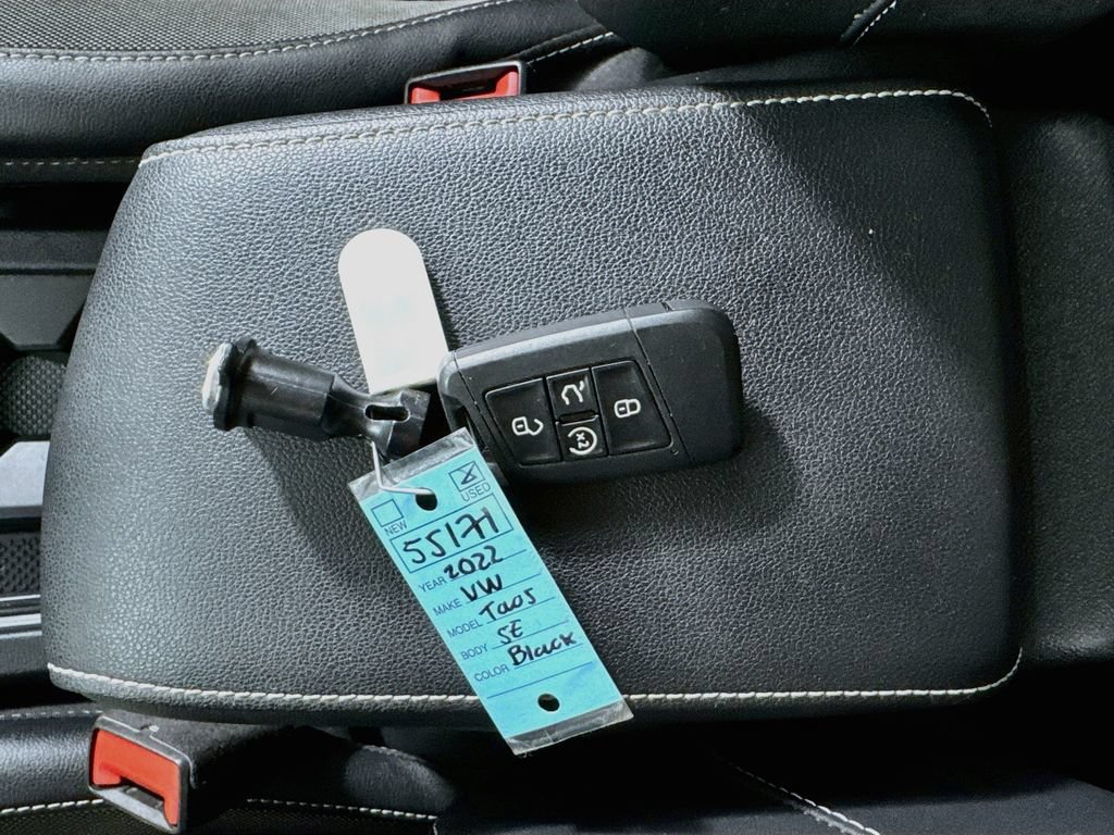 Used 2022 Volkswagen Taos SE w/ Panoramic Sunroof Package FWD image 28