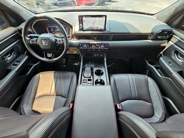 Used 2025 Honda Pilot Black Edition image 29