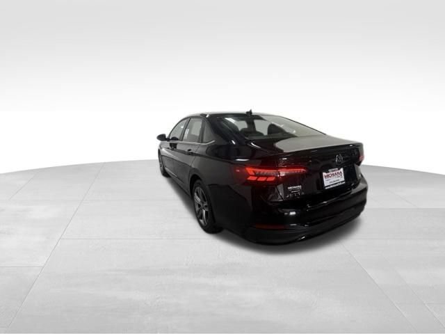 Used 2024 Volkswagen Jetta SE FWD image 9
